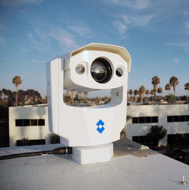 Тепловизионная камера PTZ-35x140MS, работающая на двух неохлаждаемых микроболометрах и предназначенная для ведения наблюдения на средних и дальних дистанциях