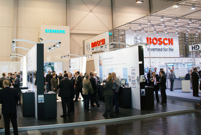 Siemens и Bosch по-прежнему ходят парой и в ногу, но в этом году по-разному одеты.